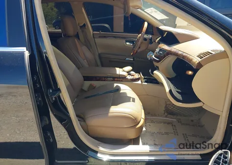 2007 Mercedes-Benz S 550 z USA, uszkodzony, nr VIN WDDNG71X87A098453